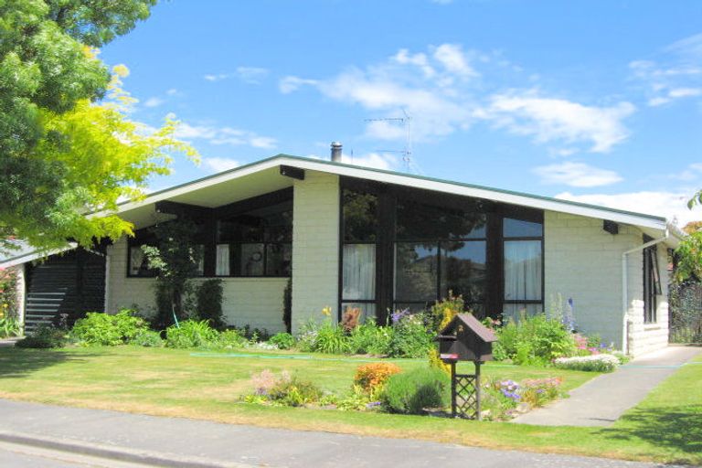 Photo of property in 2 Holcroft Court, Rangiora, 7400