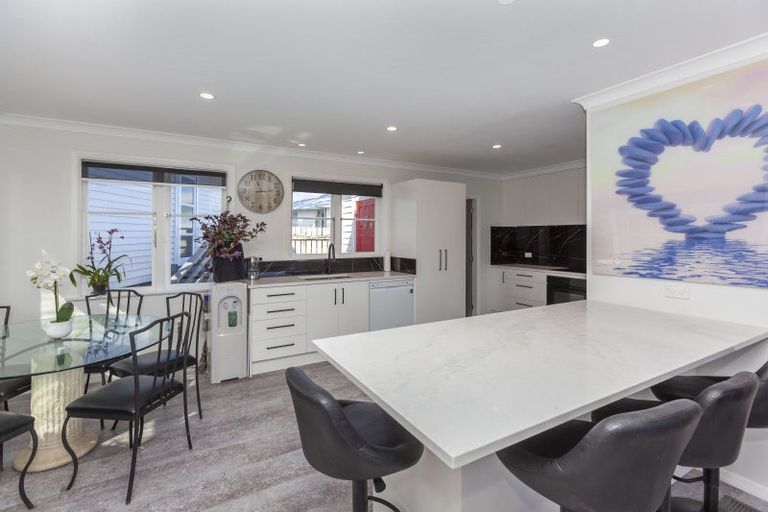 Photo of property in 122 Ruapehu Street, Paraparaumu, 5032