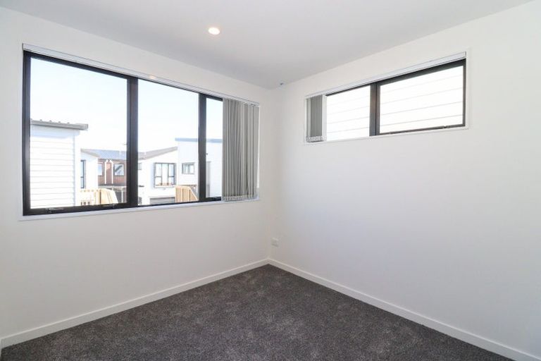 Photo of property in 12 Tukauri Place, Papakura, 2110