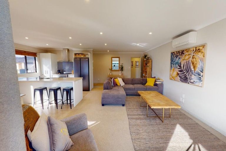 Photo of property in 34 Cyprus Place, Fitzherbert, Palmerston North, 4410