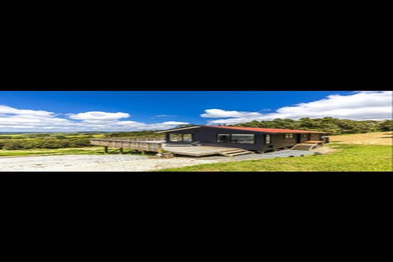 Photo of property in 70 Upper Whangateau Road, Big Omaha, 0985