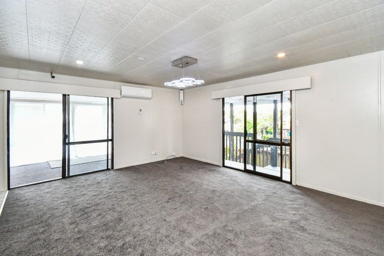 Photo of property in 2/10 Nearco Street, Randwick Park, Auckland, 2105