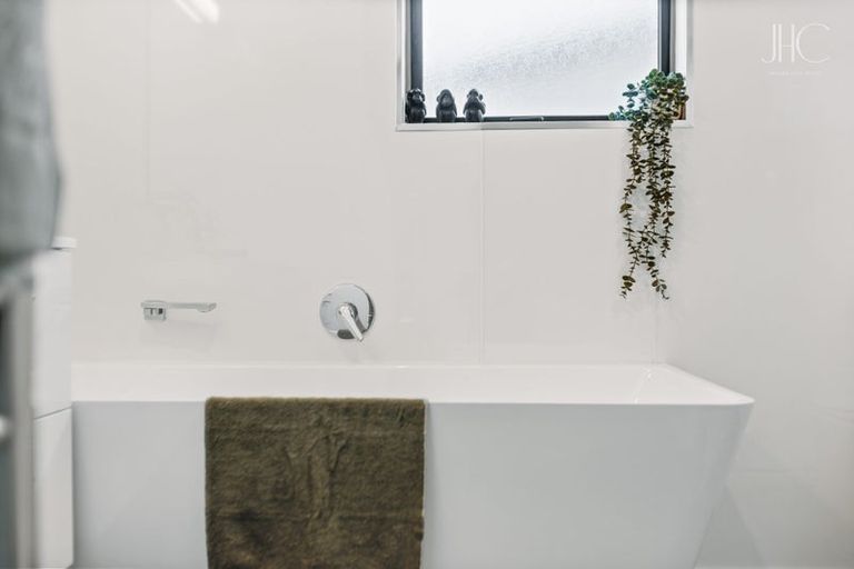 Photo of property in 100 Waenga Drive, Cromwell, 9310