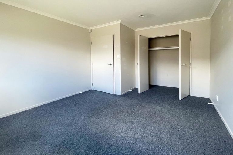 Photo of property in 24 Sutton Crescent, Papakura, 2110