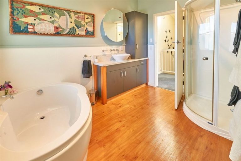 Photo of property in 34 Saint Albans Avenue, Hokowhitu, Palmerston North, 4410