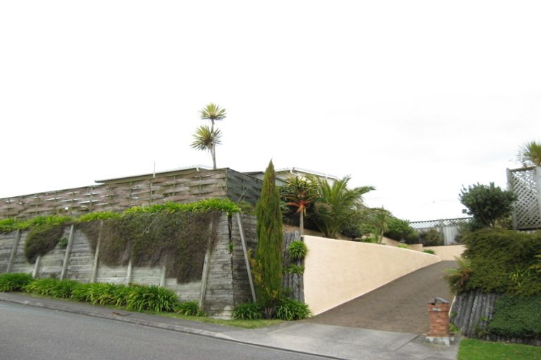 Photo of property in 2 Chatswood Grove, Fitzroy, New Plymouth, 4312