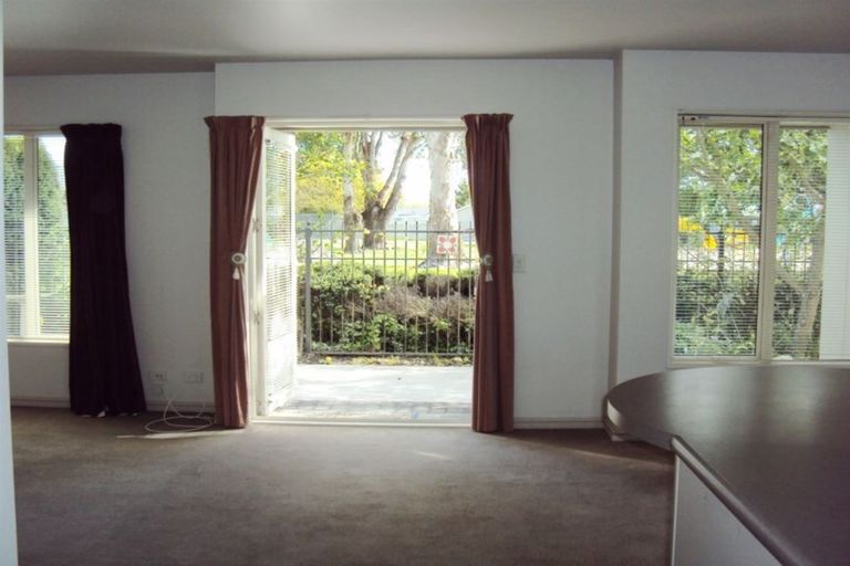 Photo of property in 6 Woodfield Lane, Redwood, Christchurch, 8051