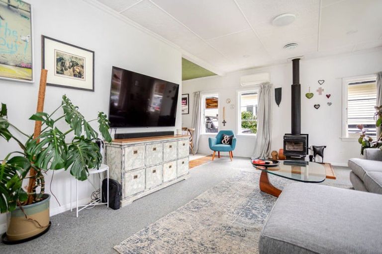 Photo of property in 38 Queen Street, Dannevirke, 4930