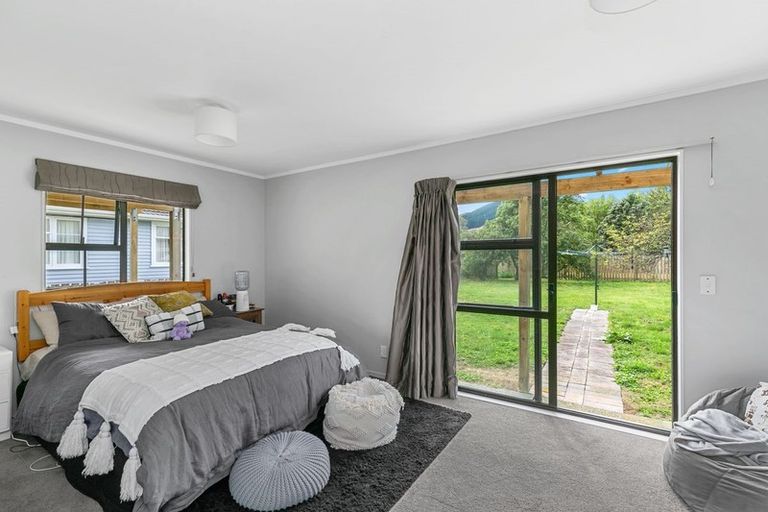 Photo of property in 308 Main Road, Tawa, Wellington, 5028
