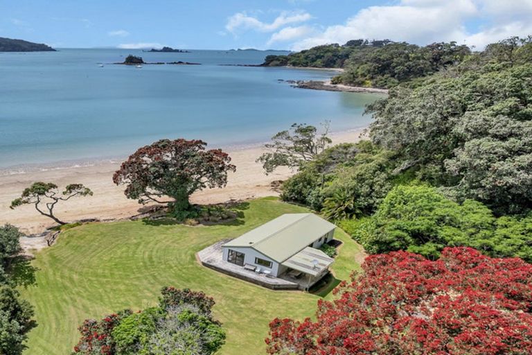 Photo of property in 121 Ohawini Road, Oakura, Hikurangi, 0184
