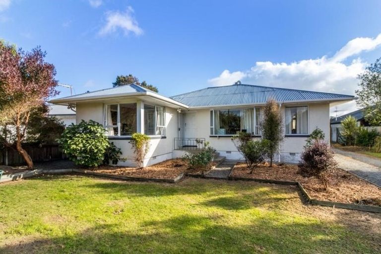 Photo of property in 7 Pinehurst Crescent, Russley, Christchurch, 8042