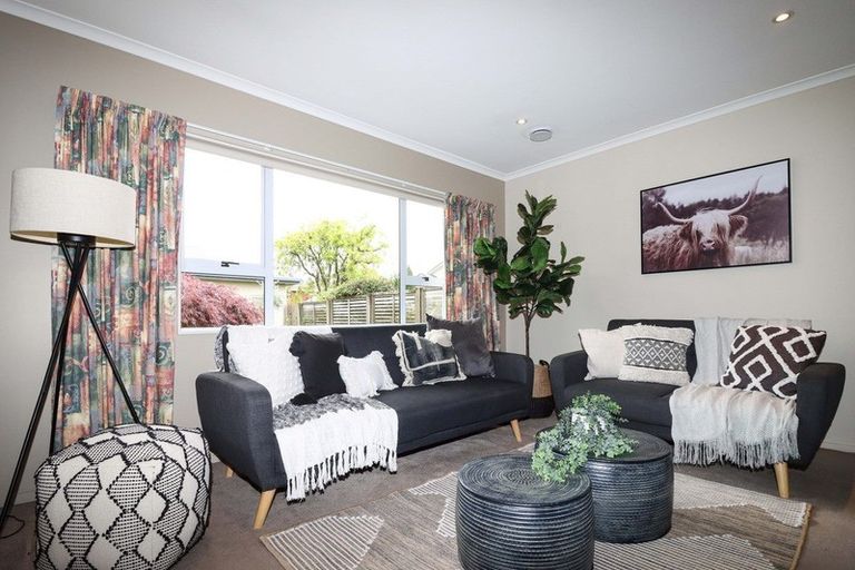 Photo of property in 28 Deller Drive, Carterton, 5713