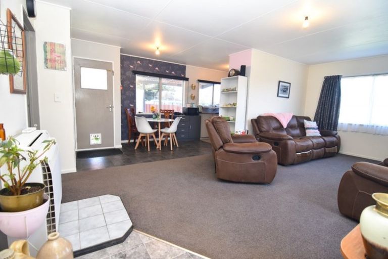 Photo of property in 66 Victoria Street, Carterton, 5713