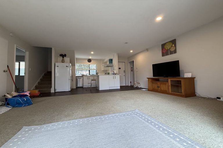 Photo of property in 17 Whitford Road, Howick, Auckland, 2014