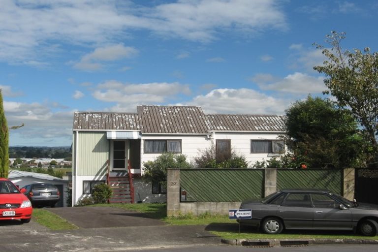 Photo of property in 29 Gwenand Place, Botany Downs, Auckland, 2010