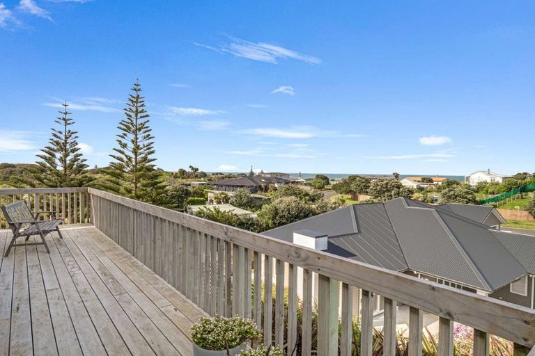Photo of property in 12 Longbeach Drive, Castlecliff, Whanganui, 4501