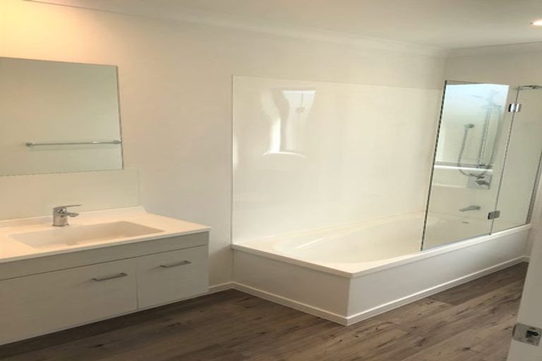 Photo of property in 12c Dawn Place, Te Atatu South, Auckland, 0610