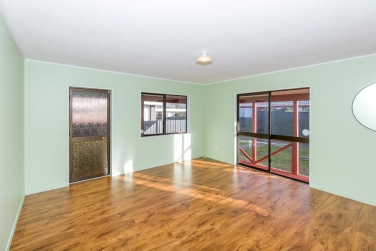 Photo of property in 4b Kentucky Crescent, Nawton, Hamilton, 3200