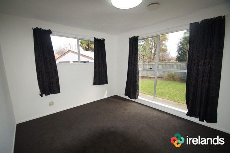 Photo of property in 6a Auburn Avenue, Upper Riccarton, Christchurch, 8041