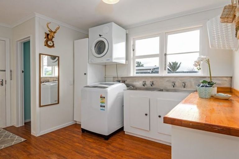 Photo of property in 10 Matipo Street, Tokomaru, Palmerston North, 4474