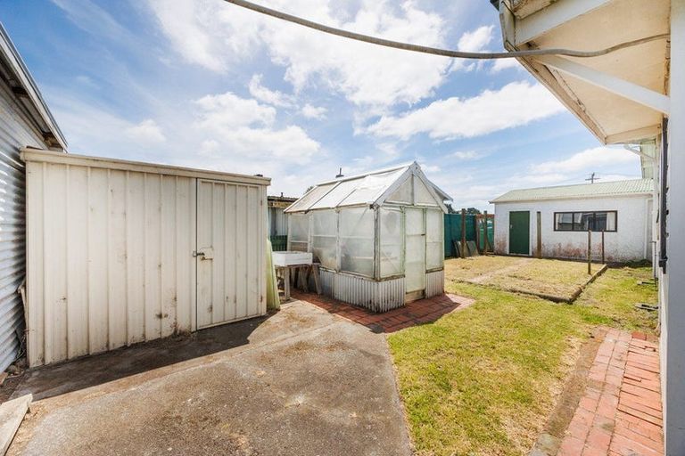 Photo of property in 30 Ngahina Street, Marton, 4710