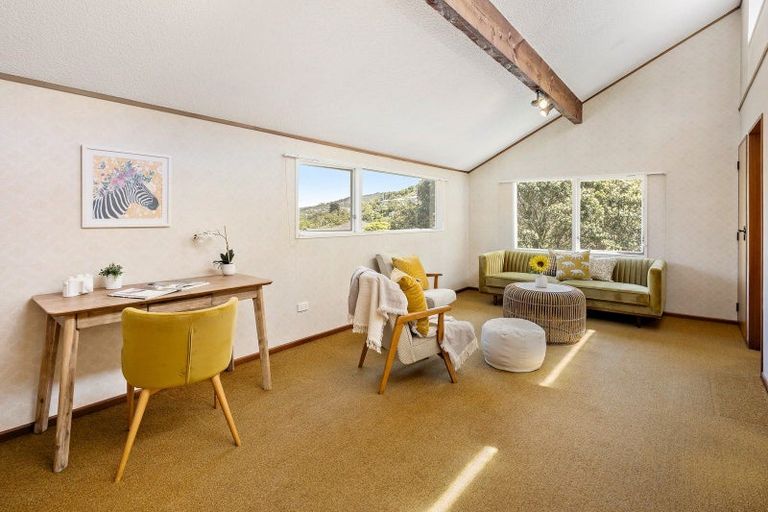 Photo of property in 40 Glanmire Road, Newlands, Wellington, 6037