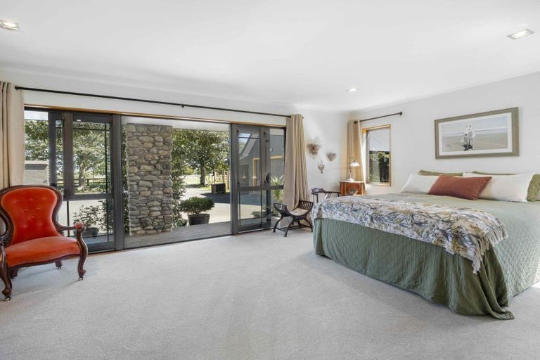 Photo of property in 424 Tararua Road, Levin, 5571