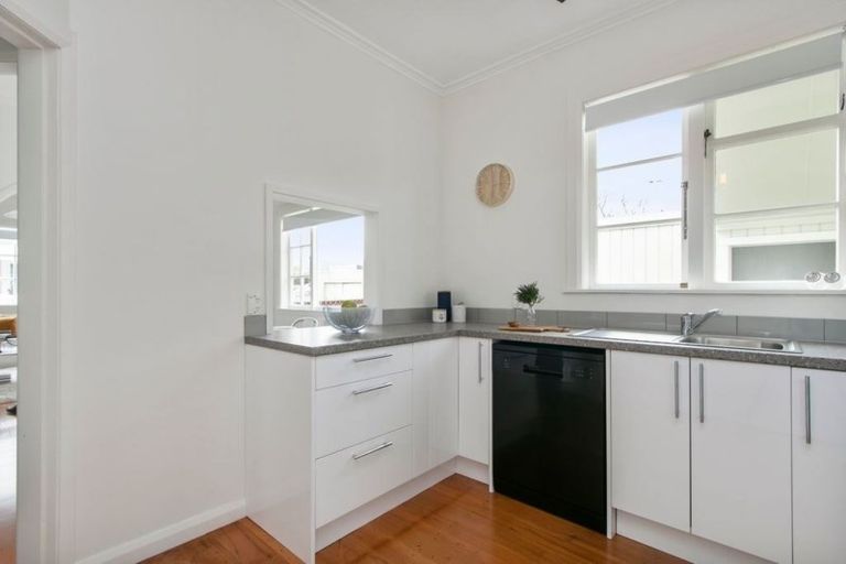 Photo of property in 31 Burnside Street, Waterloo, Lower Hutt, 5011