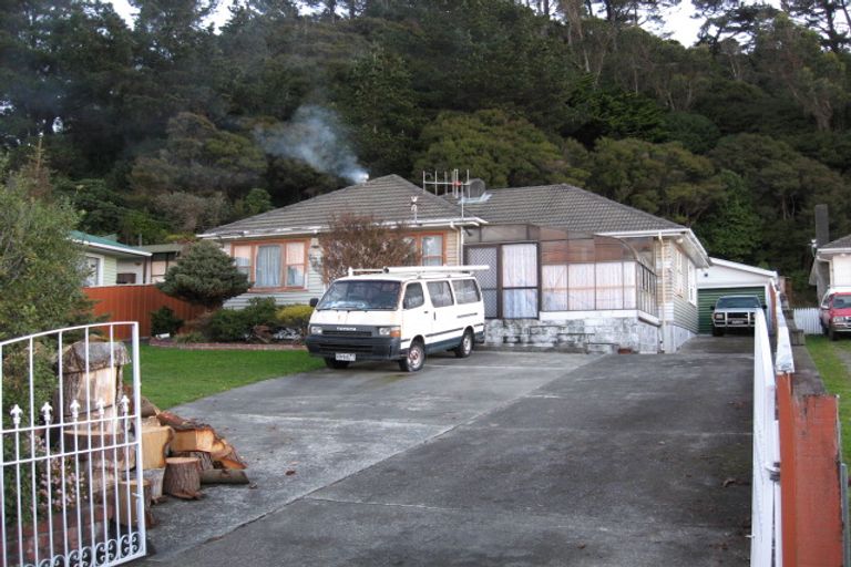 Photo of property in 127 Wainuiomata Road, Wainuiomata, Lower Hutt, 5014