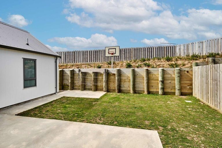 Photo of property in 11 Lemonwood Way, Woodridge, Wellington, 6037