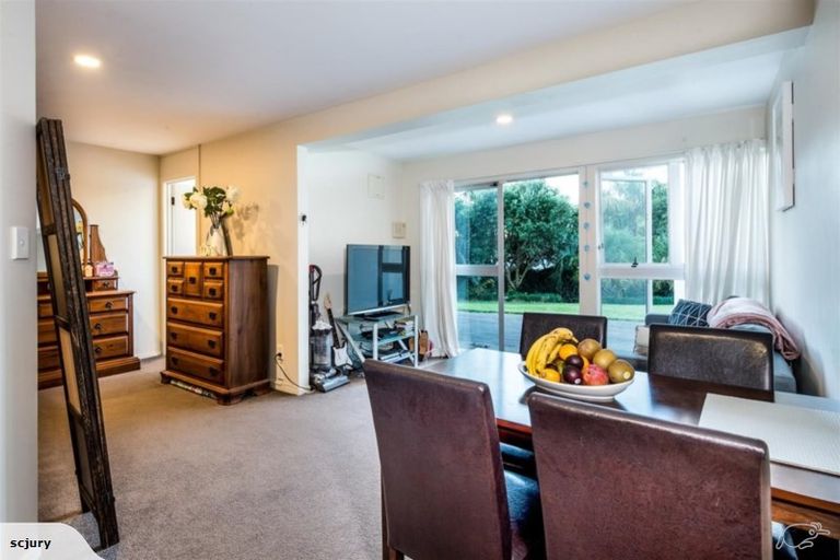 Photo of property in 20 Beechwood Road, Rothesay Bay, Auckland, 0630