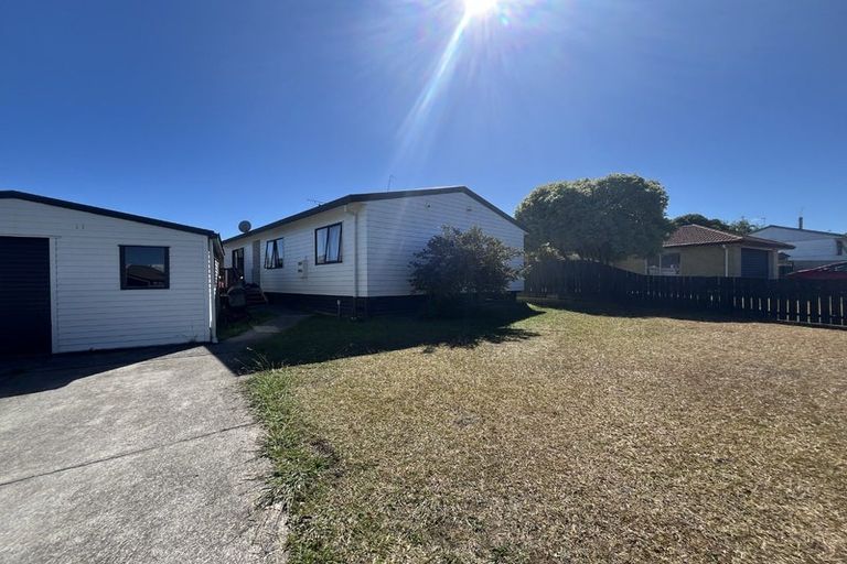 Photo of property in 17 Bernina Place, Weymouth, Auckland, 2103