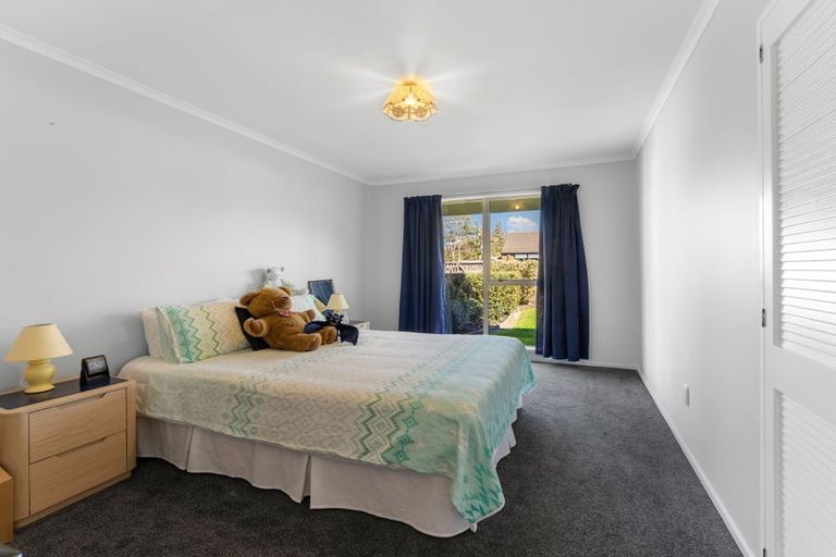 Photo of property in 150 Royal Park Drive, Parklands, Christchurch, 8083