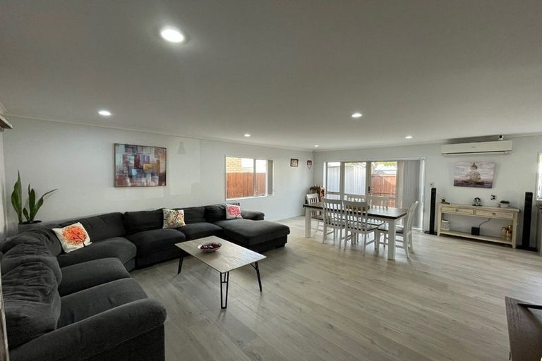 Photo of property in 15 Maypark Crescent, Flat Bush, Auckland, 2016