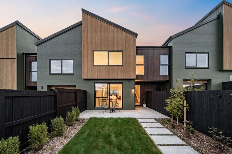 Photo of property in 9 Golden Fall Road, Hobsonville, 0616