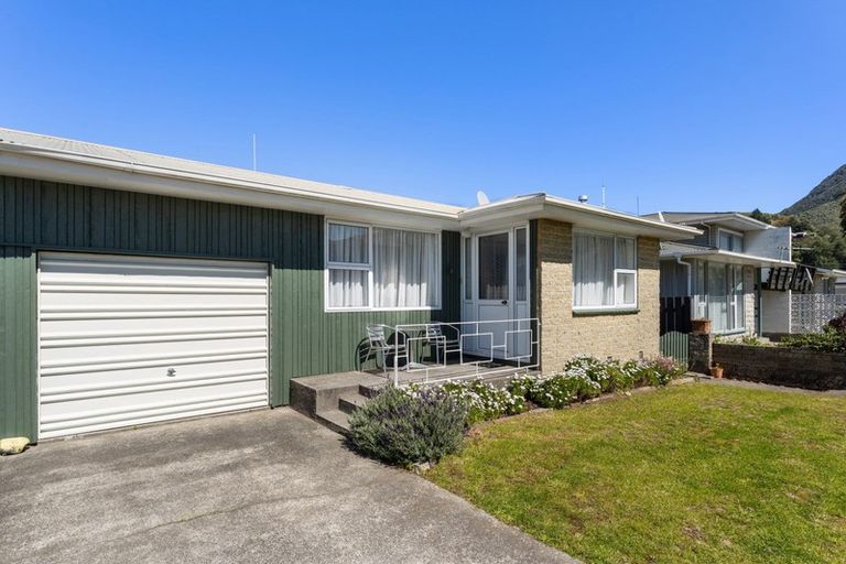 Photo of property in 18b Nelson Square, Picton, 7220