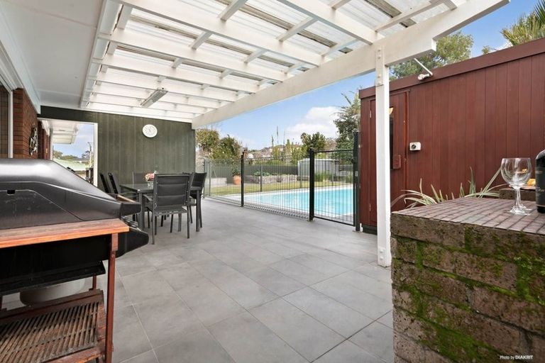 Photo of property in 151 Gossamer Drive, Pakuranga Heights, Auckland, 2010