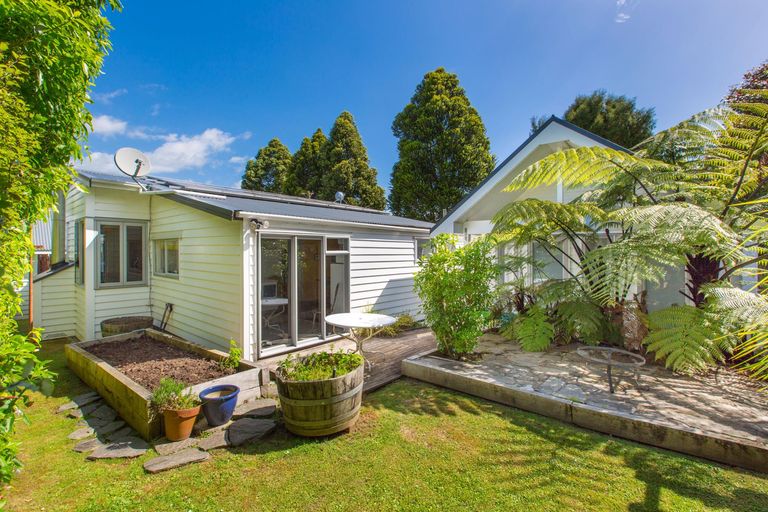 Photo of property in 42a Wallis Street, Raglan, 3225