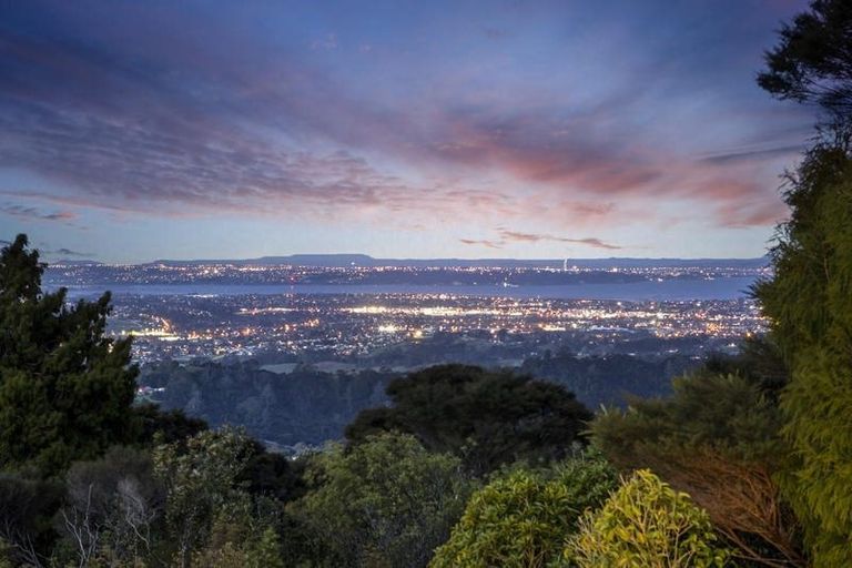 Photo of property in 51 Turanga Road, Henderson Valley, Auckland, 0612