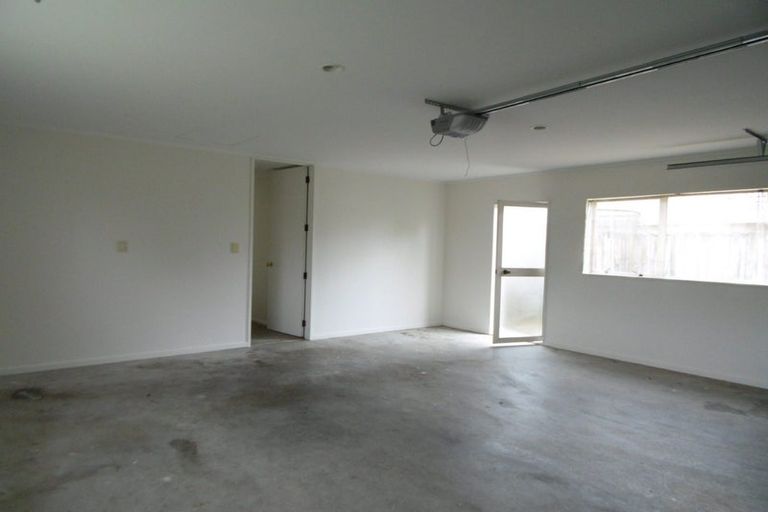 Photo of property in 8 Waylen Place, Burswood, Auckland, 2013