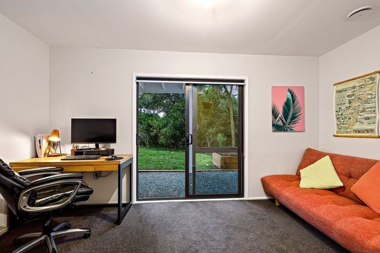 Photo of property in 1/22 Dawnhaven Drive, Te Atatu Peninsula, Auckland, 0610