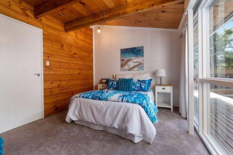 Photo of property in 18 Easter Parade, Glen Eden, Auckland, 0602