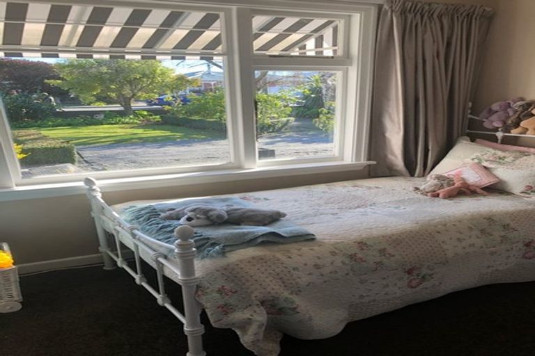 Photo of property in 19 Middlepark Road, Sockburn, Christchurch, 8042