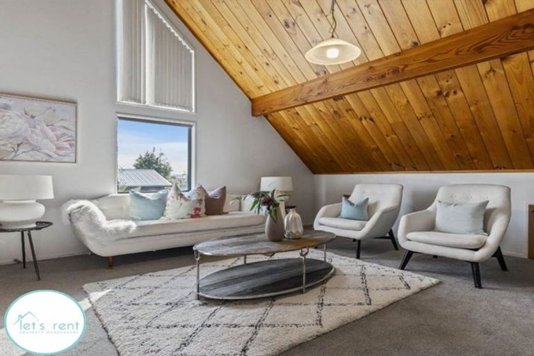 Photo of property in 2/11 Nelson Street, Papakura, 2110