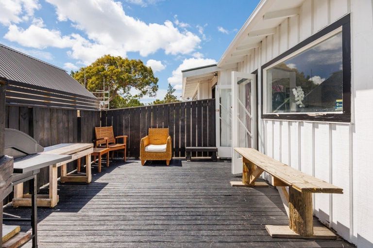 Photo of property in 16 Thomson Street, West End, Palmerston North, 4412