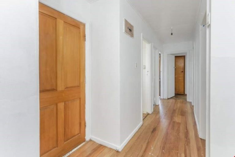 Photo of property in 49 Convair Crescent, Mangere, Auckland, 2022