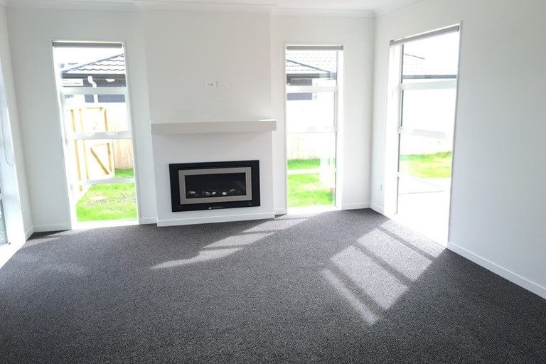 Photo of property in 7 Aporo Drive, Kumeu, 0810