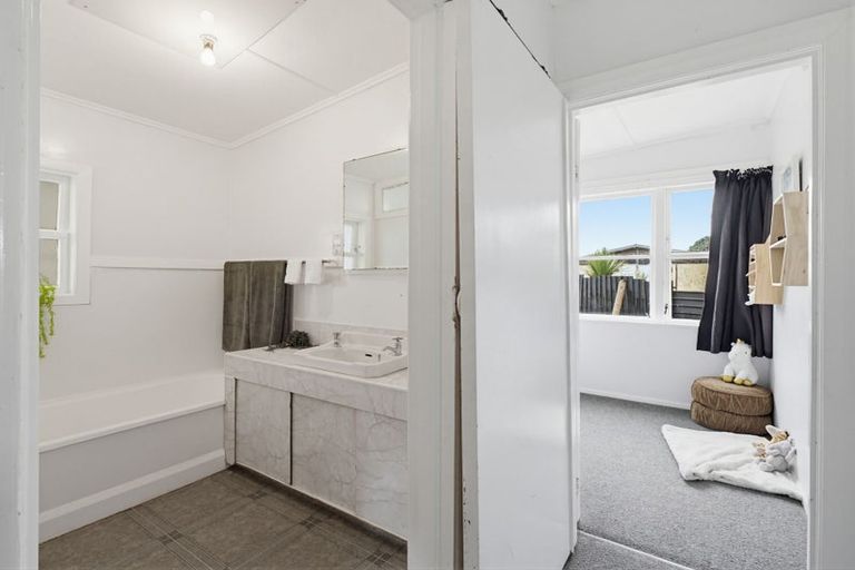 Photo of property in 4 Ashton Terrace, Castlecliff, Whanganui, 4501