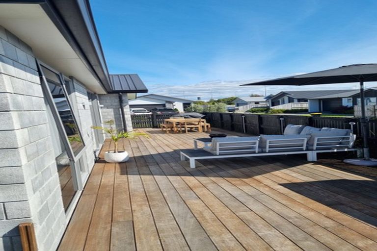 Photo of property in 37 Franks Way, Papamoa Beach, Papamoa, 3118