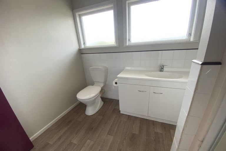 Photo of property in 5 Gregg Place, Sunnyvale, Auckland, 0612